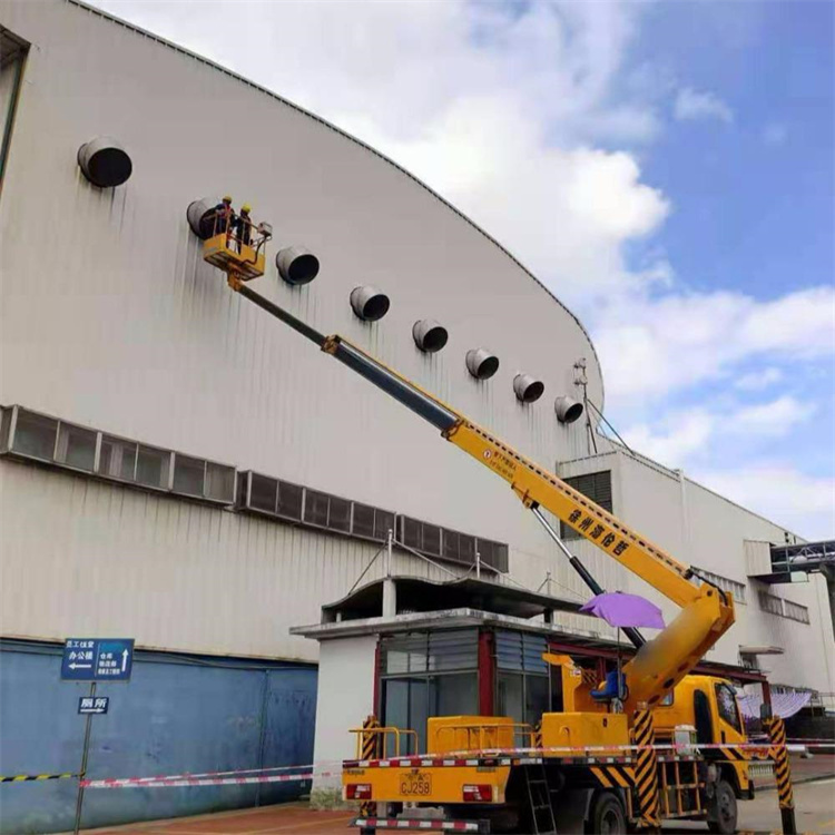 海珠高空作业车出租服务：专业广告牌安装解决方案