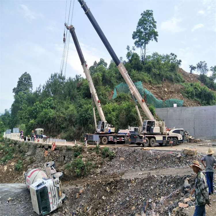 海珠汽车掉沟里叫吊车救援要多少钱