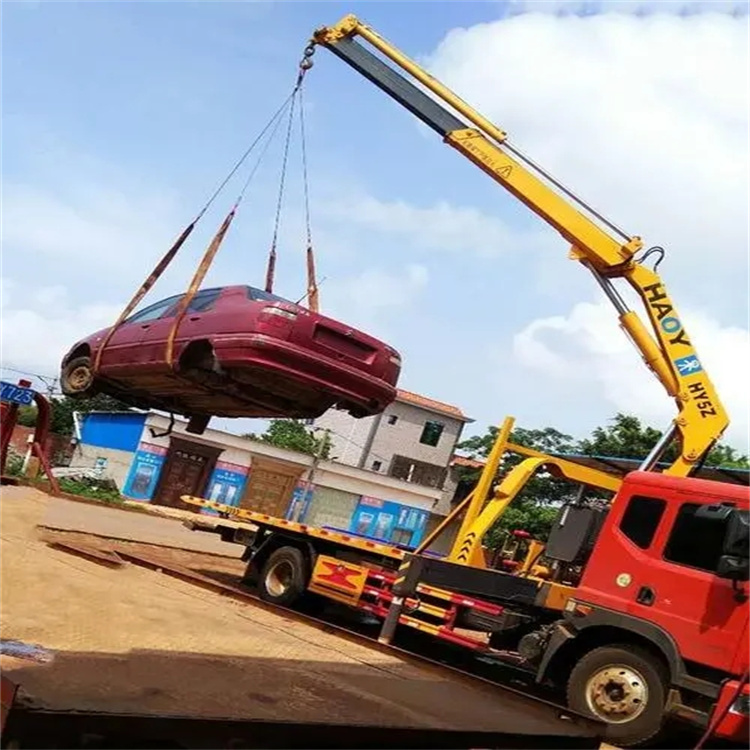 海珠吊车吊汽车的正确方法